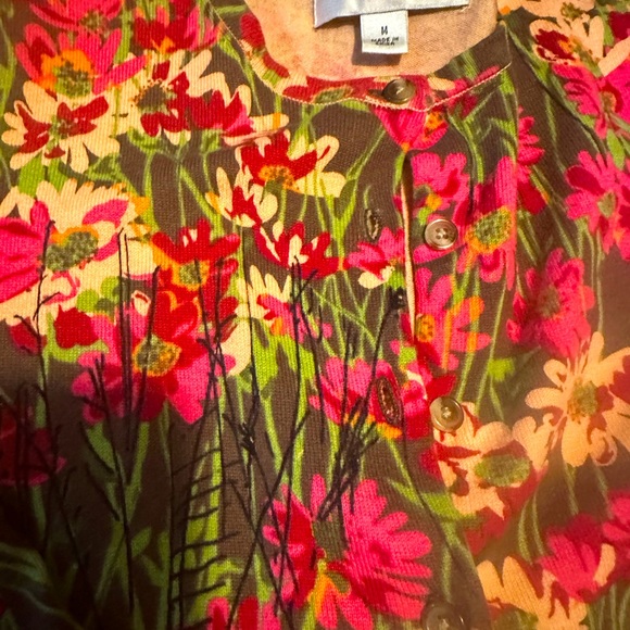 Cardigan Floral print perfect for fall/spring size medium ;fits like a small** - Picture 4 of 6